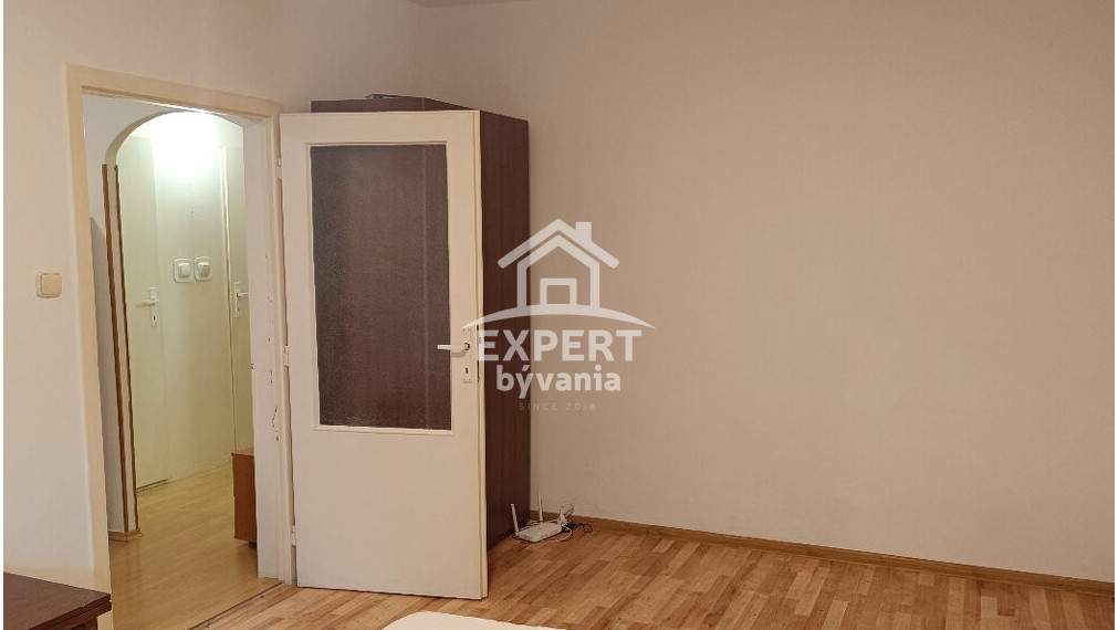 Na predaj pekný 1-izbový byt s loggiou v Nitre na sídlisku Klokočina