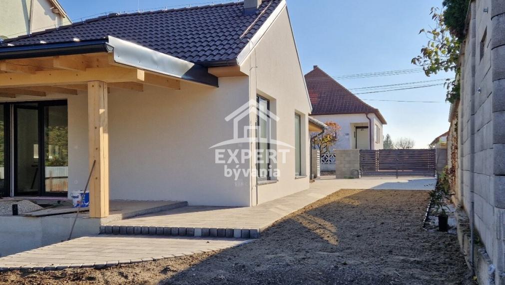 EXKLUZÍVNE | Moderný 3-izbový bungalov v obci Jahodná – novostavba pripravená na dokončenie podľa vašich predstáv
