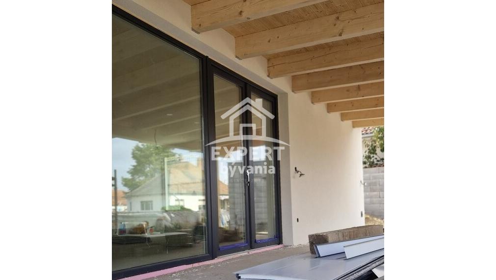 EXKLUZÍVNE | Moderný 3-izbový bungalov v obci Jahodná – novostavba pripravená na dokončenie podľa vašich predstáv