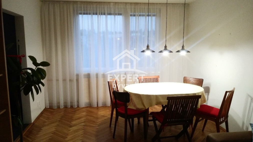 REZERVUJTE SI PRÍJEMNÉ BÝVANIE V CENTRE MESTA LEVICE – 2-IZBOVÝ BYT NA PREDAJ