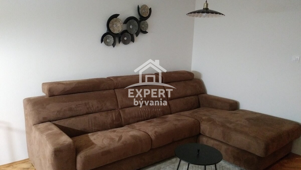 REZERVUJTE SI PRÍJEMNÉ BÝVANIE V CENTRE MESTA LEVICE – 2-IZBOVÝ BYT NA PREDAJ