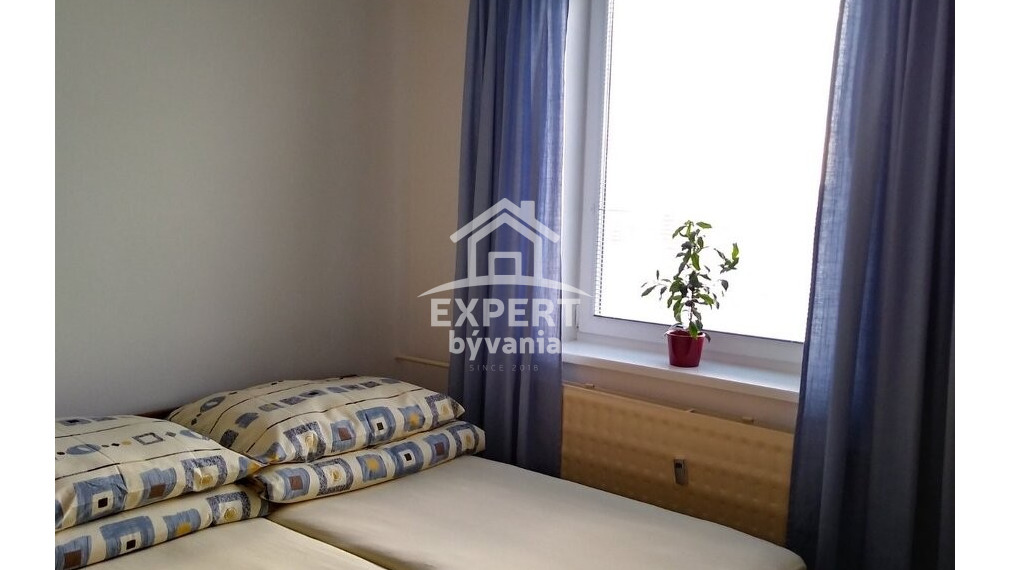 REZERVUJTE SI PRÍJEMNÉ BÝVANIE V CENTRE MESTA LEVICE – 2-IZBOVÝ BYT NA PREDAJ