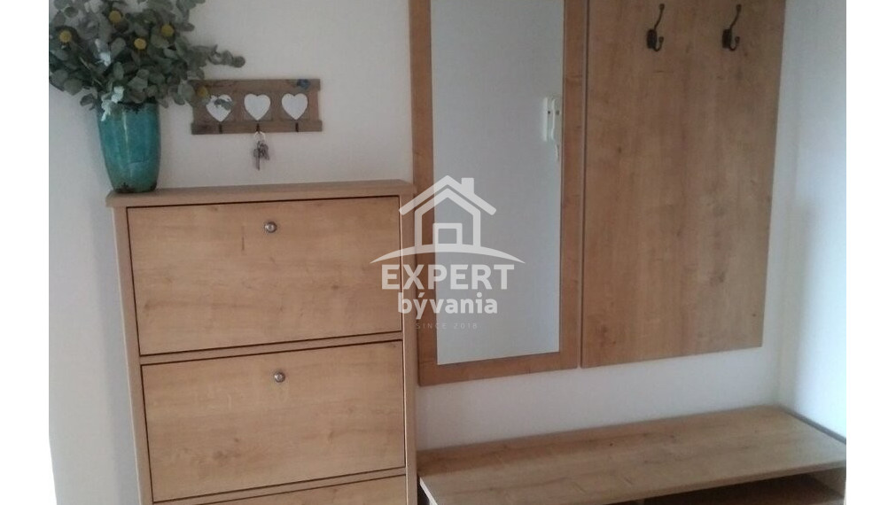 REZERVUJTE SI PRÍJEMNÉ BÝVANIE V CENTRE MESTA LEVICE – 2-IZBOVÝ BYT NA PREDAJ