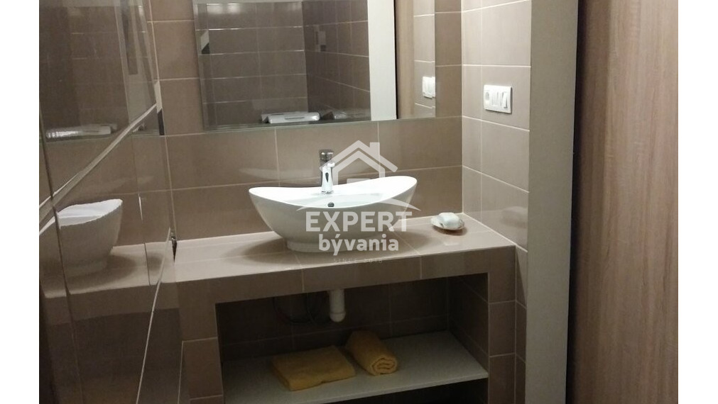 REZERVUJTE SI PRÍJEMNÉ BÝVANIE V CENTRE MESTA LEVICE – 2-IZBOVÝ BYT NA PREDAJ