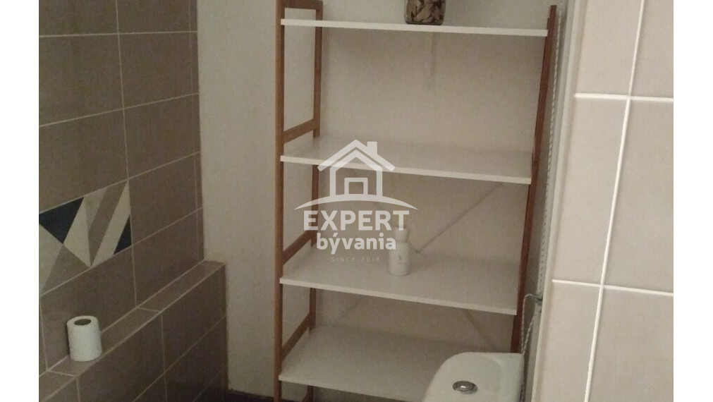 REZERVUJTE SI PRÍJEMNÉ BÝVANIE V CENTRE MESTA LEVICE – 2-IZBOVÝ BYT NA PREDAJ