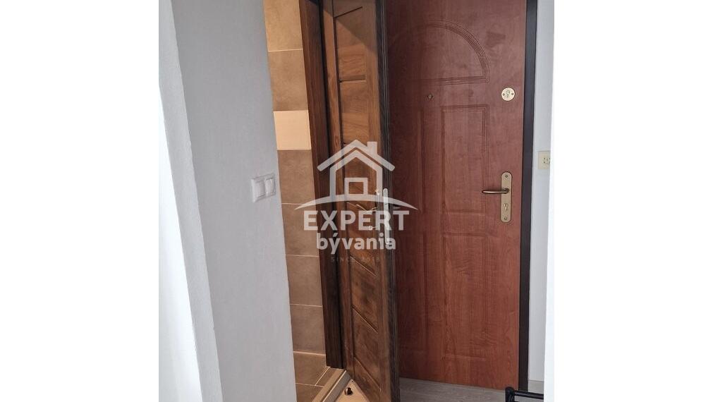 1 IZBOVY BYT - 37m2 - KOMPLETKA - SOTINA - HYPO SERVIS A POSUDOK V CENE