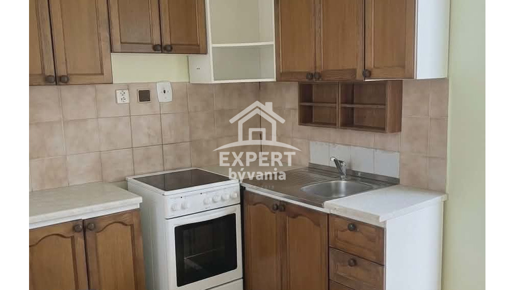 REZERVOVANÉ - Priestranný 2+1 byt s balkónom a komorou, Holíč – ul. M. Nešpora - Hypo - posudok a poistenie zdarma