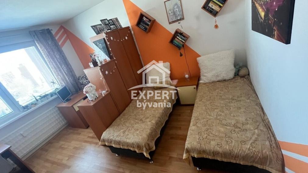 Predaj priestranný 3-izbový byt s balkónom I 80m2 I lokalita ulice 1 mája