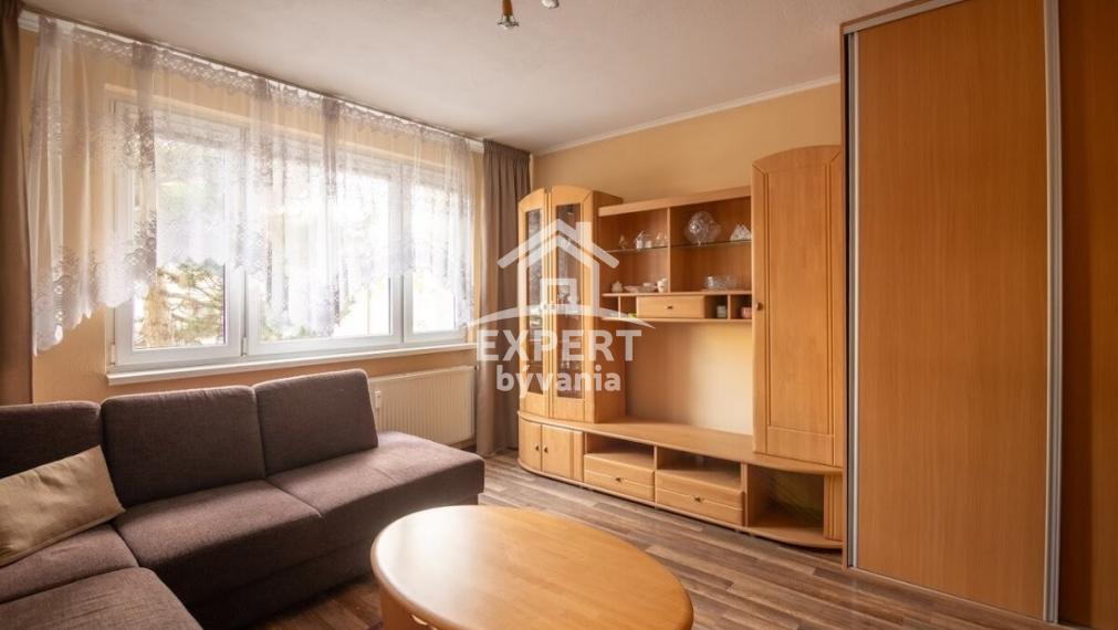 Na predaj kompletne zariadený 2-izbový byt na obľúbenej ulici I 46m2 I kompletka I zariadené