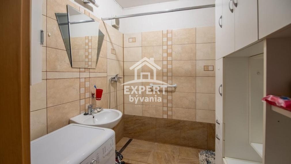 Na predaj kompletne zariadený 2-izbový byt na obľúbenej ulici I 46m2 I kompletka I zariadené
