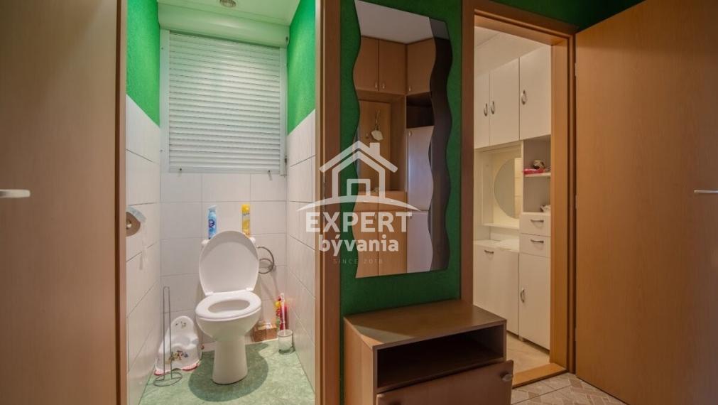Na predaj kompletne zariadený 2-izbový byt na obľúbenej ulici I 46m2 I kompletka I zariadené