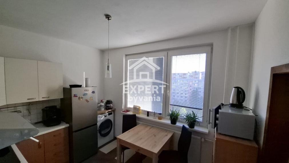 Na predaj priestranný 2-izbový byt na Klokočine - 65m2 + BALKON