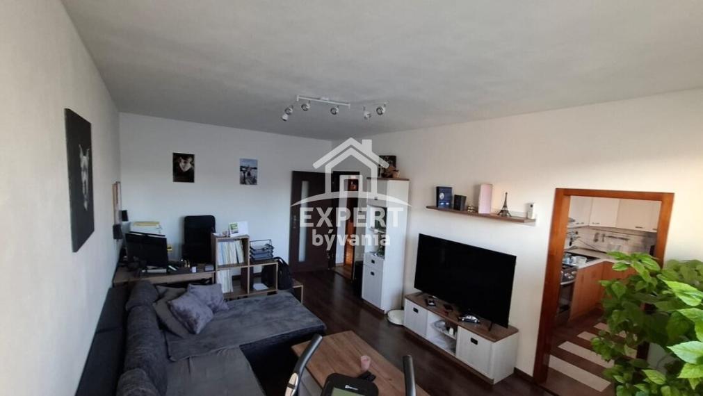 Na predaj priestranný 2-izbový byt na Klokočine - 65m2 + BALKON