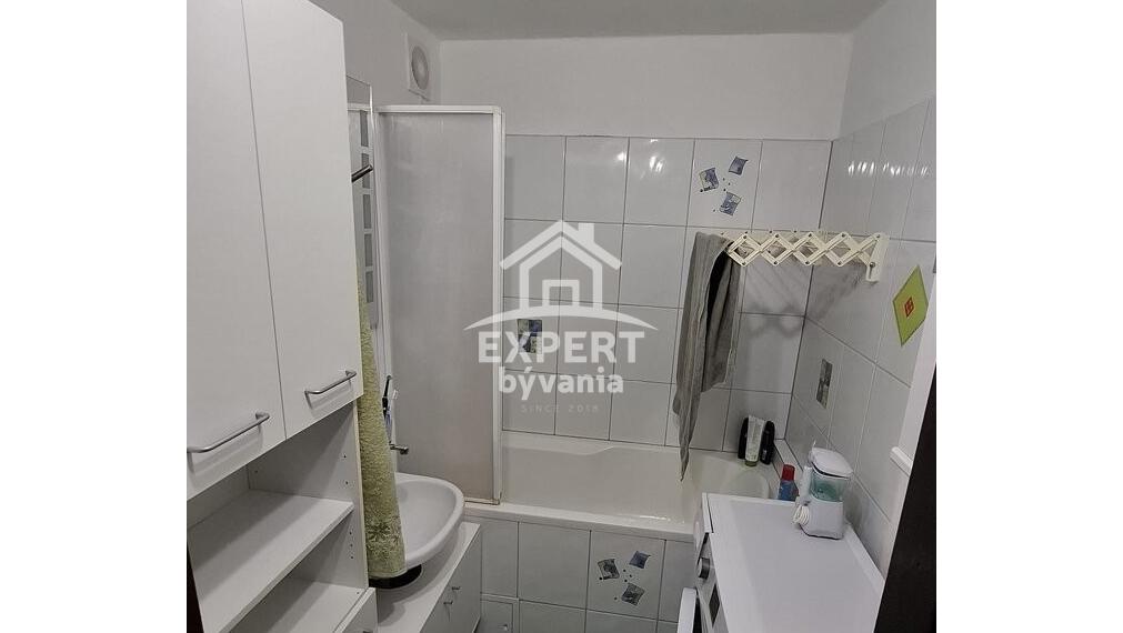 Na predaj priestranný 2-izbový byt na Klokočine - 65m2 + BALKON
