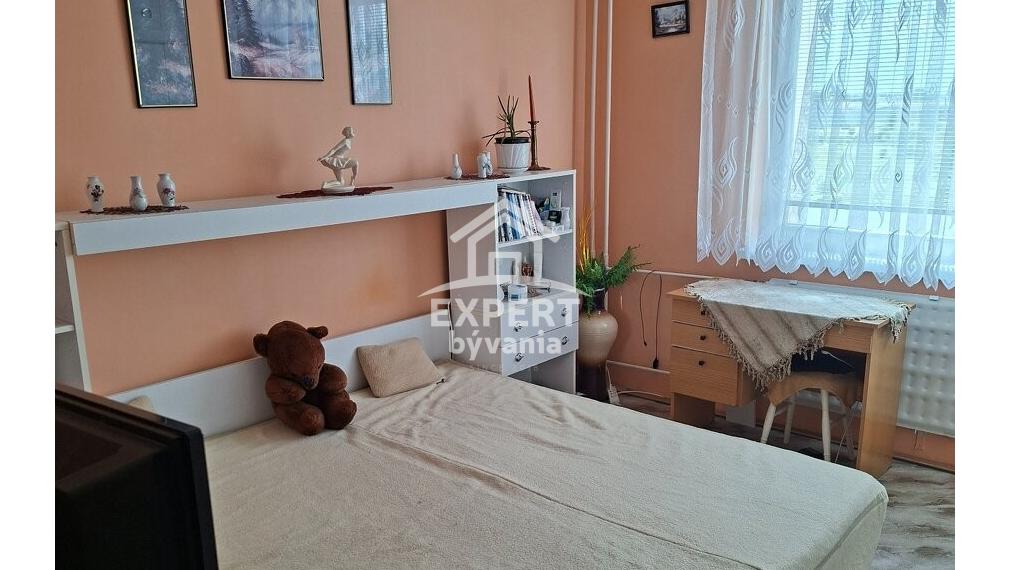 Na predaj veľký 3-izbový byt s balkónom v Šahách