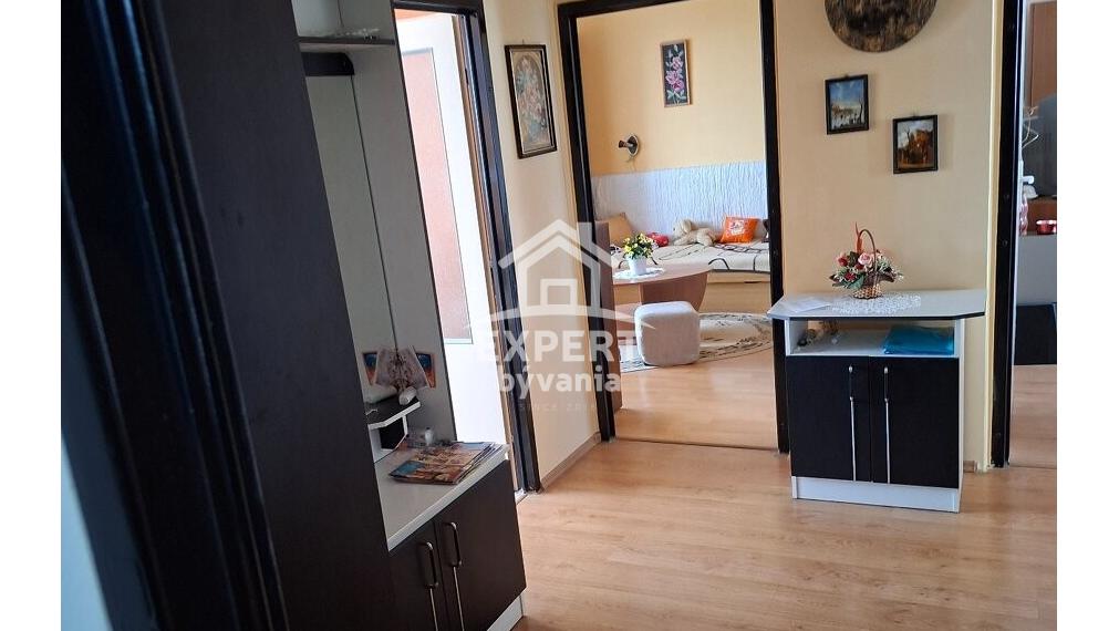 Na predaj veľký 3-izbový byt s balkónom v Šahách