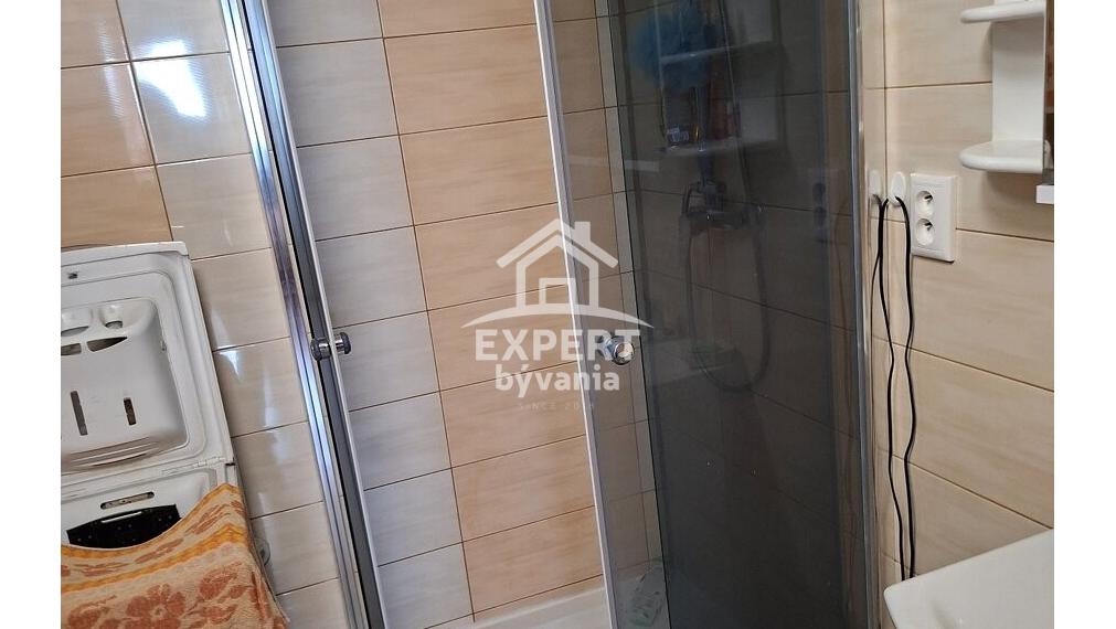 Na predaj veľký 3-izbový byt s balkónom v Šahách