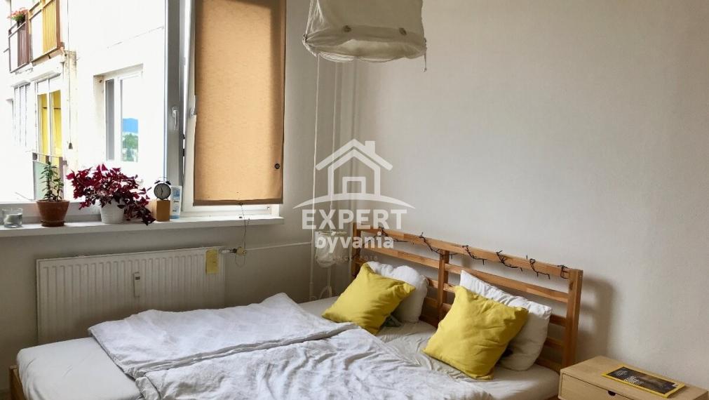 🏡 Na predaj priestranný 3-izbový byt v skvelej lokalite pri zastávke MHD Lomnická
