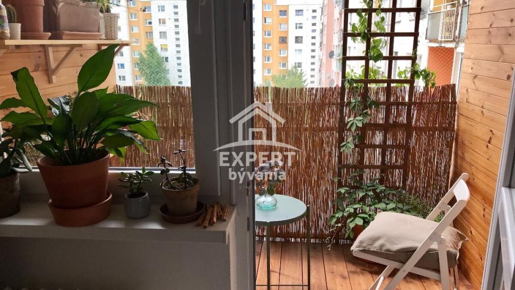 🏡 Na predaj priestranný 3-izbový byt v skvelej lokalite pri zastávke MHD Lomnická