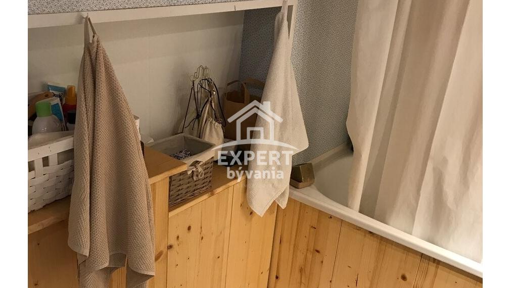 🏡 Na predaj priestranný 3-izbový byt v skvelej lokalite pri zastávke MHD Lomnická