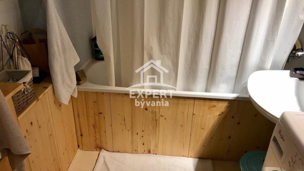 🏡 Na predaj priestranný 3-izbový byt v skvelej lokalite pri zastávke MHD Lomnická