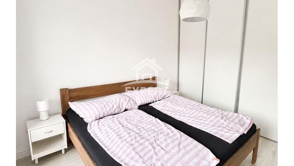 🏡 Na predaj krásny a moderne zariadený 2-izbový byt s balkónom a veľkou pivnicou