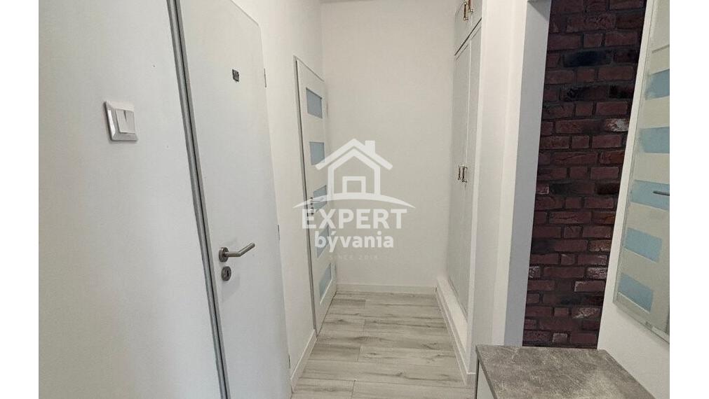 🏡 Na predaj krásny a moderne zariadený 2-izbový byt s balkónom a veľkou pivnicou