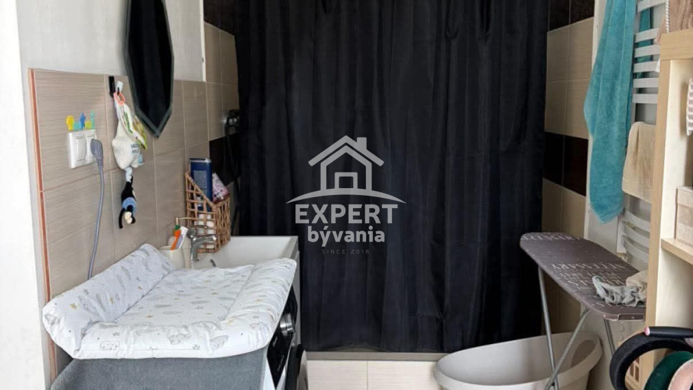 NA PREDAJ – 3-izbový zateplený byt s balkónom na Hradnej