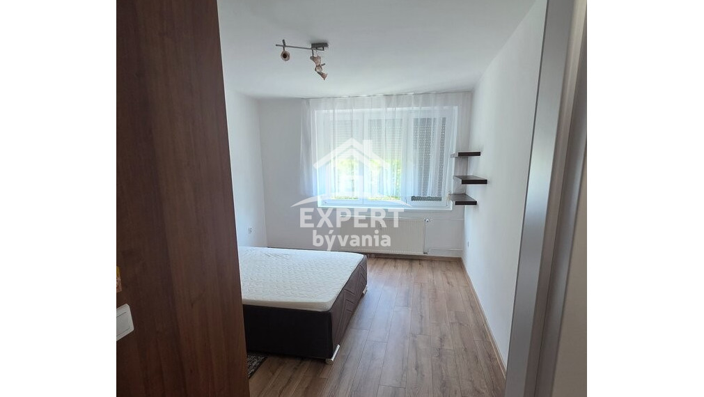 Štýlový 3-izbový byt po kompletnej rekonštrukcii s dvomi pivnicami v TOP lokalite Komárna