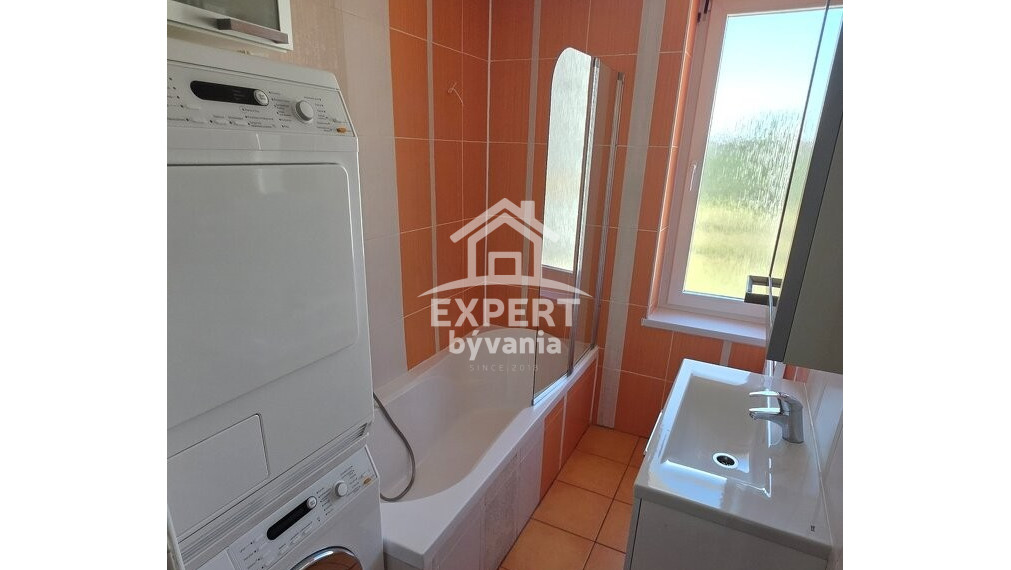 Štýlový 3-izbový byt po kompletnej rekonštrukcii s dvomi pivnicami v TOP lokalite Komárna