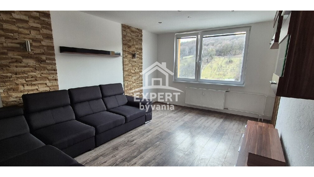 Na predaj útulný a kompletne zariadený 1-izbový byt – 36 m²