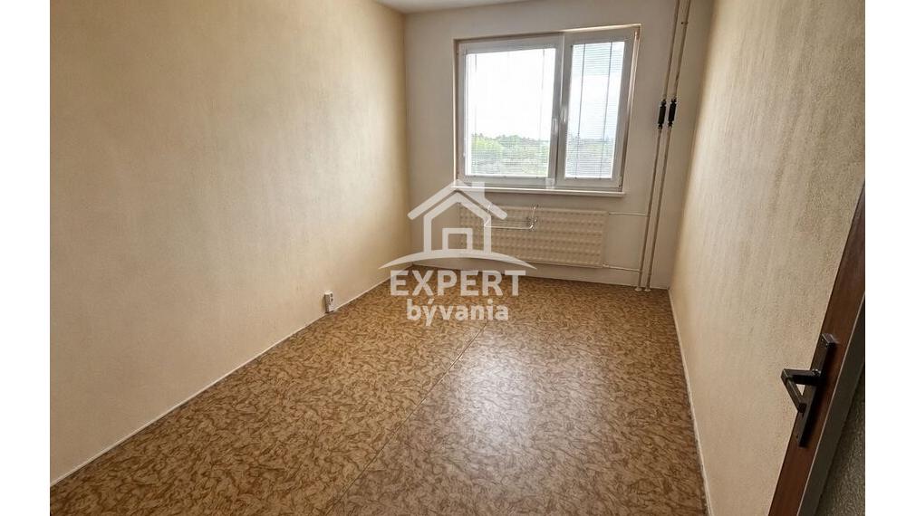 Na predaj priestranný 4-izbový byt s balkónom – 93 m²