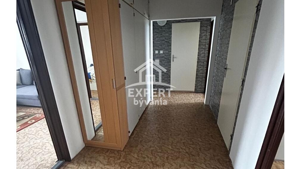 Na predaj priestranný 4-izbový byt s balkónom – 93 m²