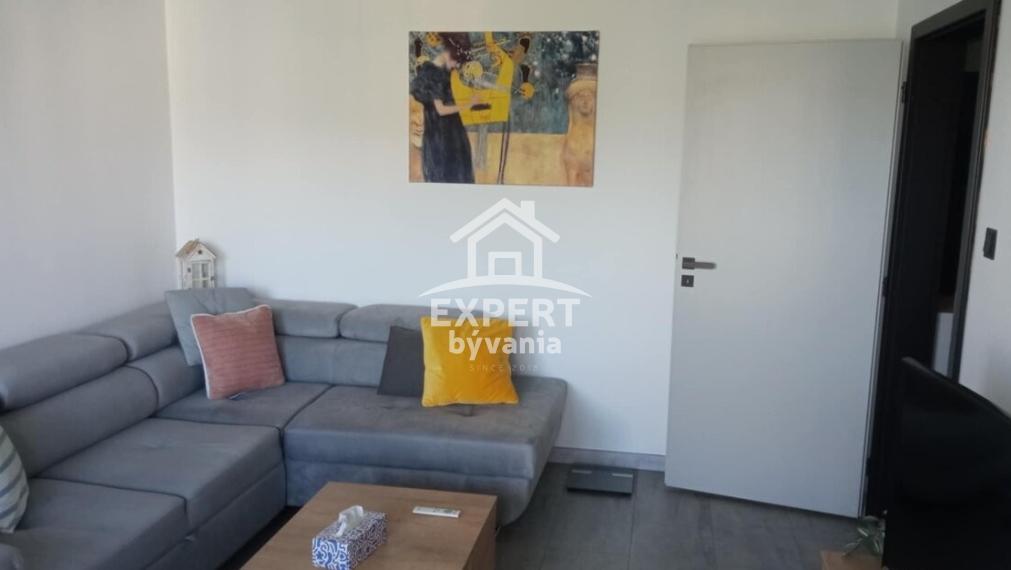 Na predaj | Moderne zrekonštruovaný 3-izbový byt s loggiou – Dubnica nad Váhom, Pod hájom