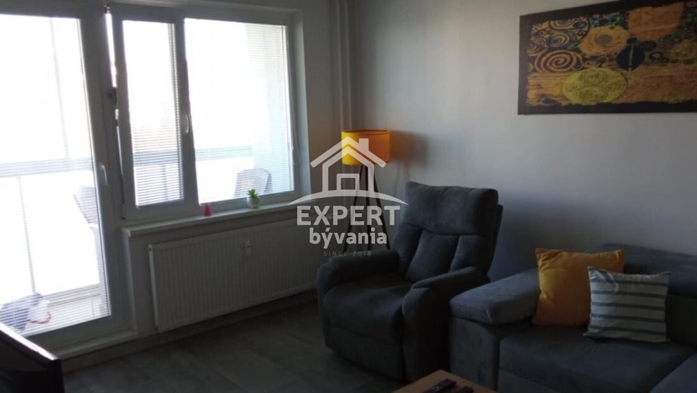 Na predaj | Moderne zrekonštruovaný 3-izbový byt s loggiou – Dubnica nad Váhom, Pod hájom