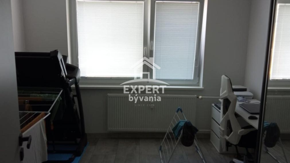 Na predaj | Moderne zrekonštruovaný 3-izbový byt s loggiou – Dubnica nad Váhom, Pod hájom