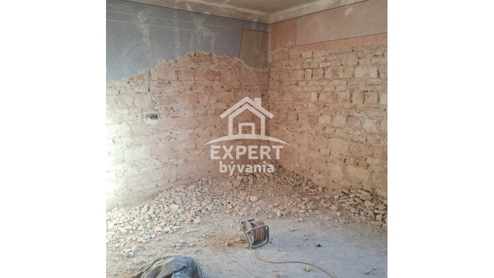 🏡 NA PREDAJ – STARŠÍ RODINNÝ DOM V LOKALITE PUSTÝ CHOTÁR / BELADICE