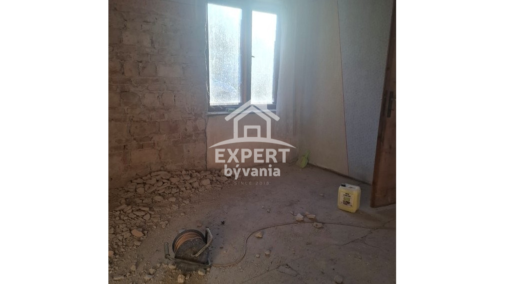🏡 NA PREDAJ – STARŠÍ RODINNÝ DOM V LOKALITE PUSTÝ CHOTÁR / BELADICE