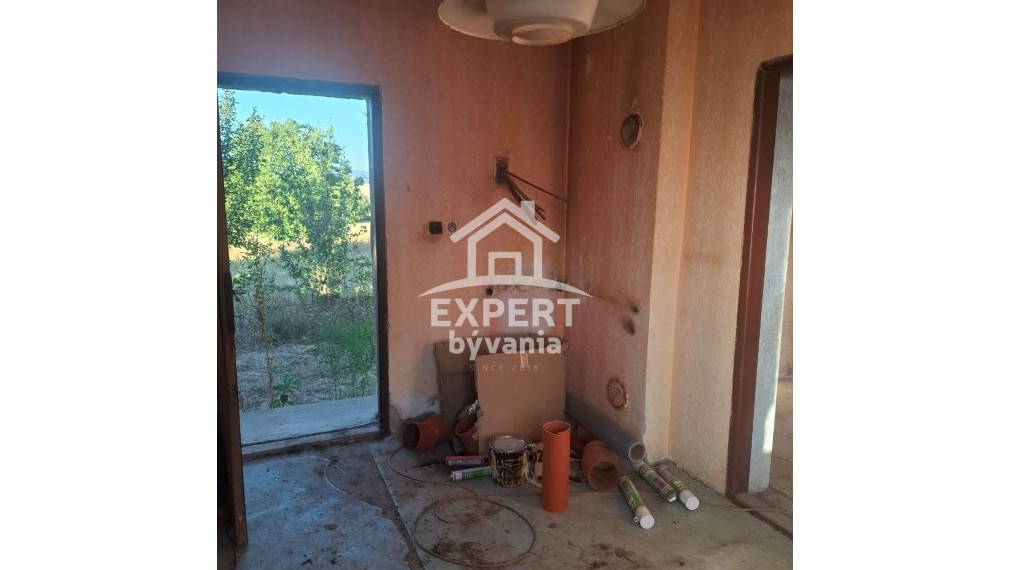 🏡 NA PREDAJ – STARŠÍ RODINNÝ DOM V LOKALITE PUSTÝ CHOTÁR / BELADICE