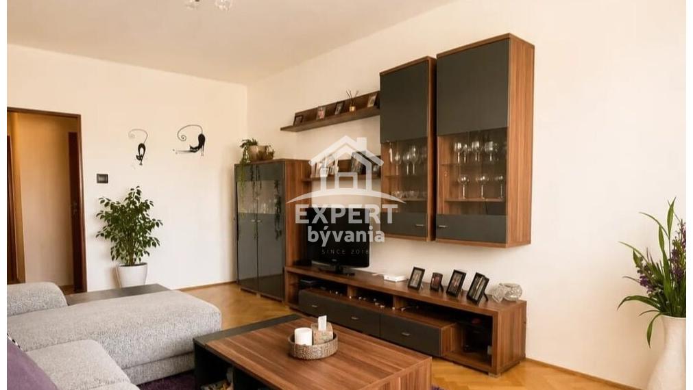 🏡 NA PREDAJ 3-IZBOVÝ BYT – TOPOĽČANY, PODJAVORINSKEJ ULICA