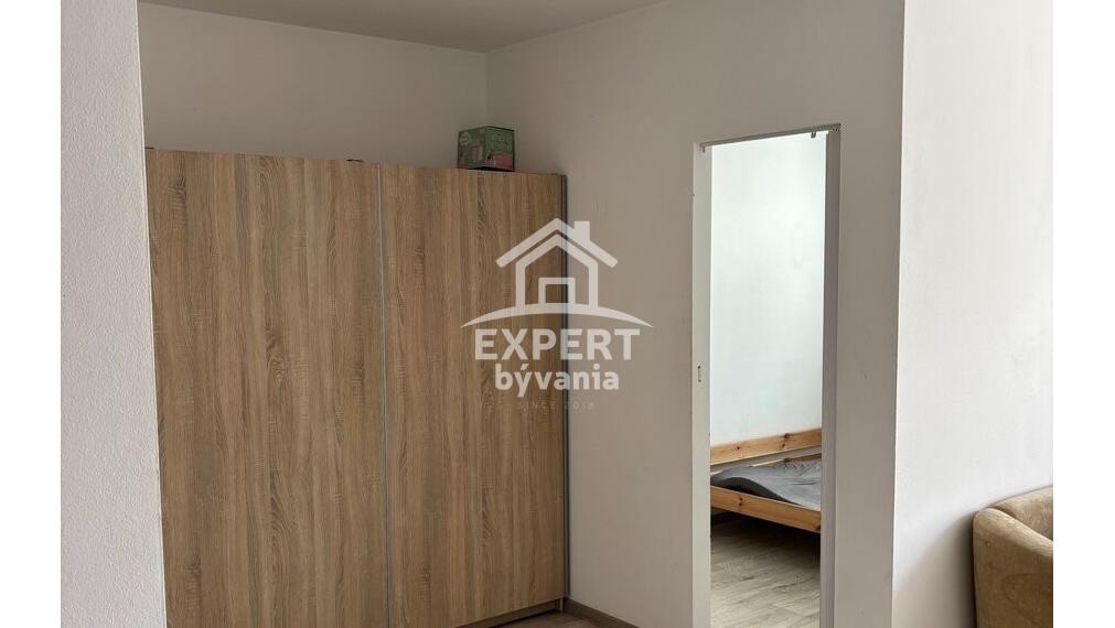 🏡 NA PREDAJ 2-IZBOVÝ BYT – BÁNOVCE NAD BEBRAVOU