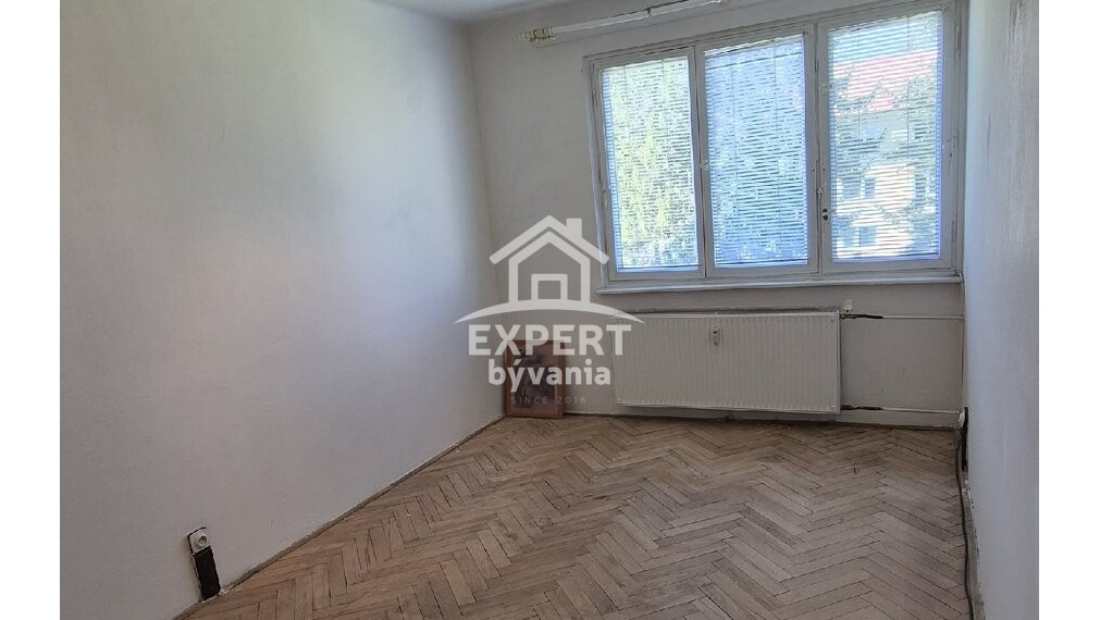 🏡 Na predaj priestranný 3-izbový tehlový byt vo výbornej lokalite neďaleko centra Partizánskeho
