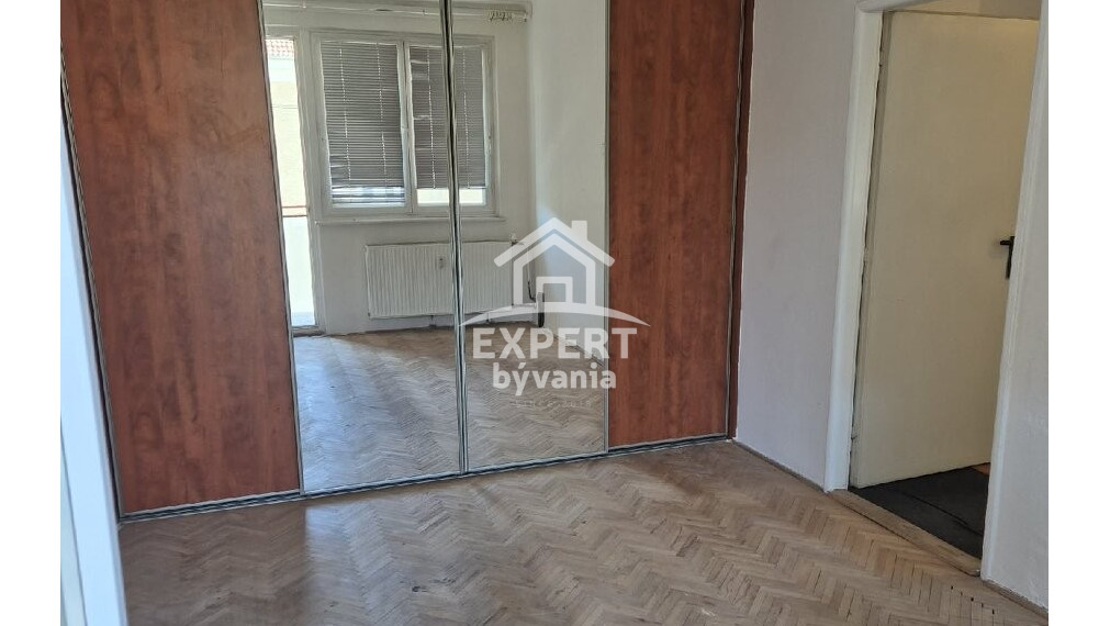 🏡 Na predaj priestranný 3-izbový tehlový byt vo výbornej lokalite neďaleko centra Partizánskeho