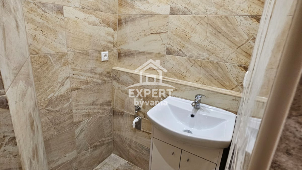 KRÁSNA GARSÓNKA S VEĽKOU PRESKLENOU LOGGIOU – TRENČIANSKE TEPLICE - 30m2