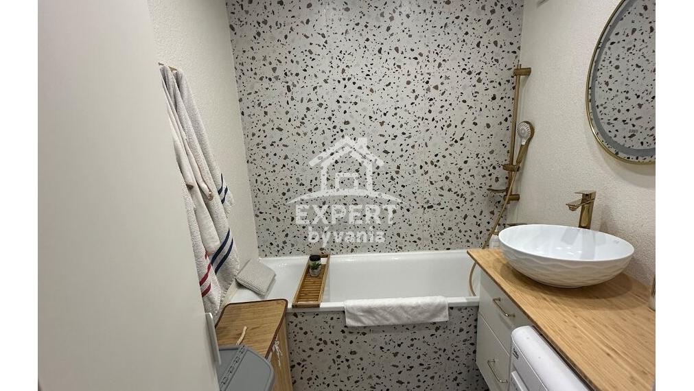 PRIPRAVUJEME NA PREDAJ I 3-IZBOVÝ BYT | 70 m² | KOMPLETNÁ REKONŠTRUKCIA