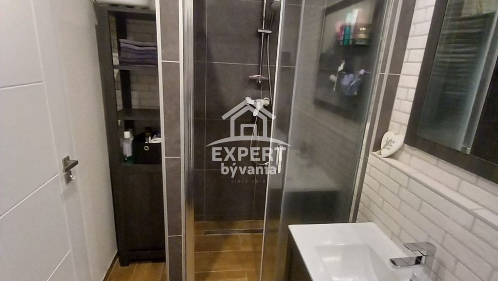 EXKLUZÍVNE LEN U NÁS I 4-IZBOVÝ BYT PO KOMPLETNEJ REKONŠTRUKCII | MICHALOVCE – KYJEVSKÁ