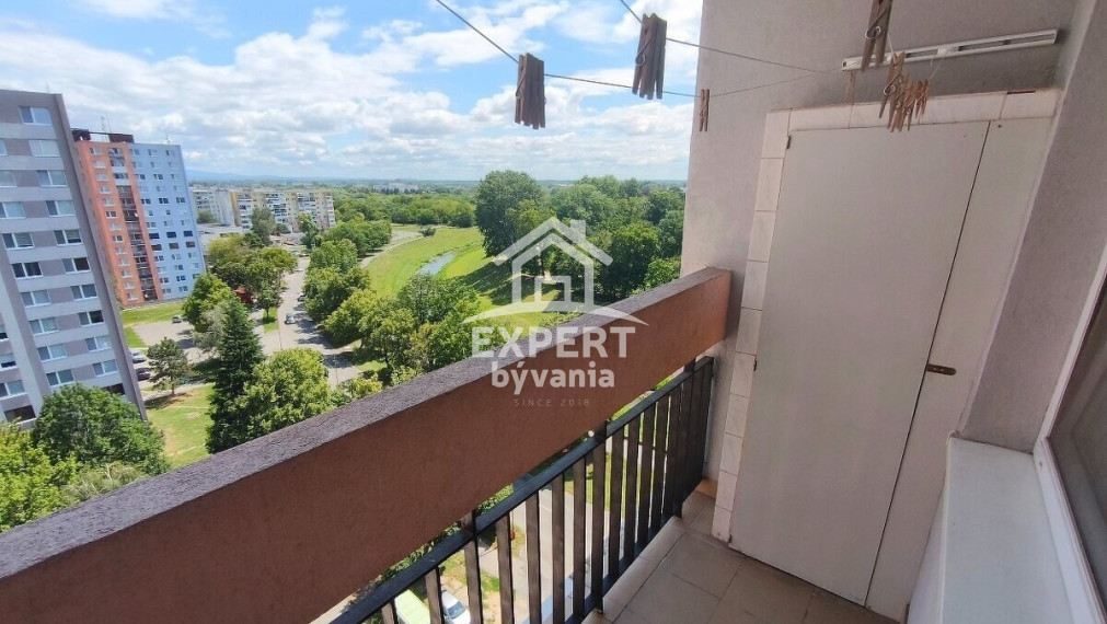 VEĽKÝ 2-IZBOVÝ BYT 60 m² + BALKÓN | STRAŇANY, MICHALOVCE | MOŽNOSŤ 3-IZBOVÉHO BYTU