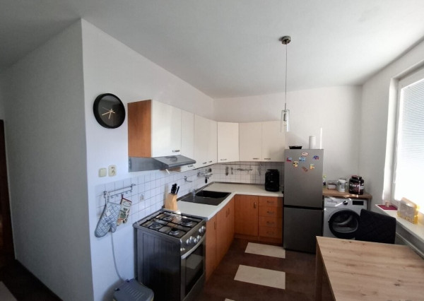 Na predaj priestranný 2-izbový byt na Klokočine - 65m2 + BALKON
