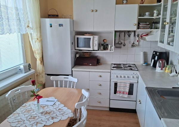 Na predaj veľký 3-izbový byt s balkónom v Šahách