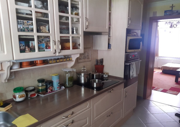 🏡 PRIPRAVUJEME NA PREDAJ | Kompletne zrekonštruovaný 3-izbový tehlový byt – Handlová